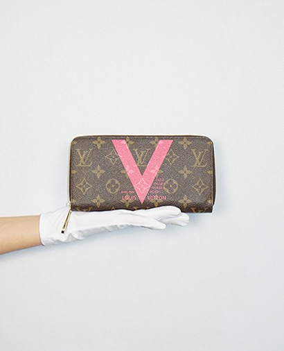 Louis Vuitton Zippy Limited Edition V Collection wallet, front view